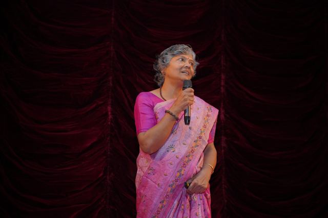 Dr. Vibha Tara 参与关于终身教育的对话
