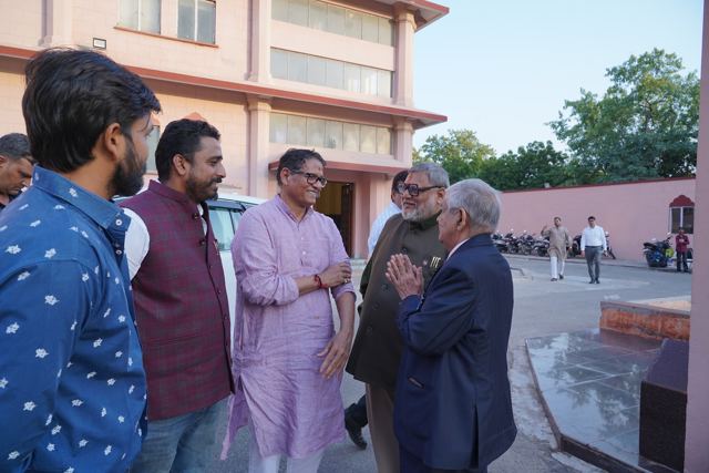 Sunil Kothari 市长抵达闭幕式现场
